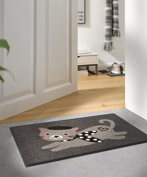 Madame-Minou-50x75cm-KT079135-uksematt-miljöö Uksematt Madame Minou